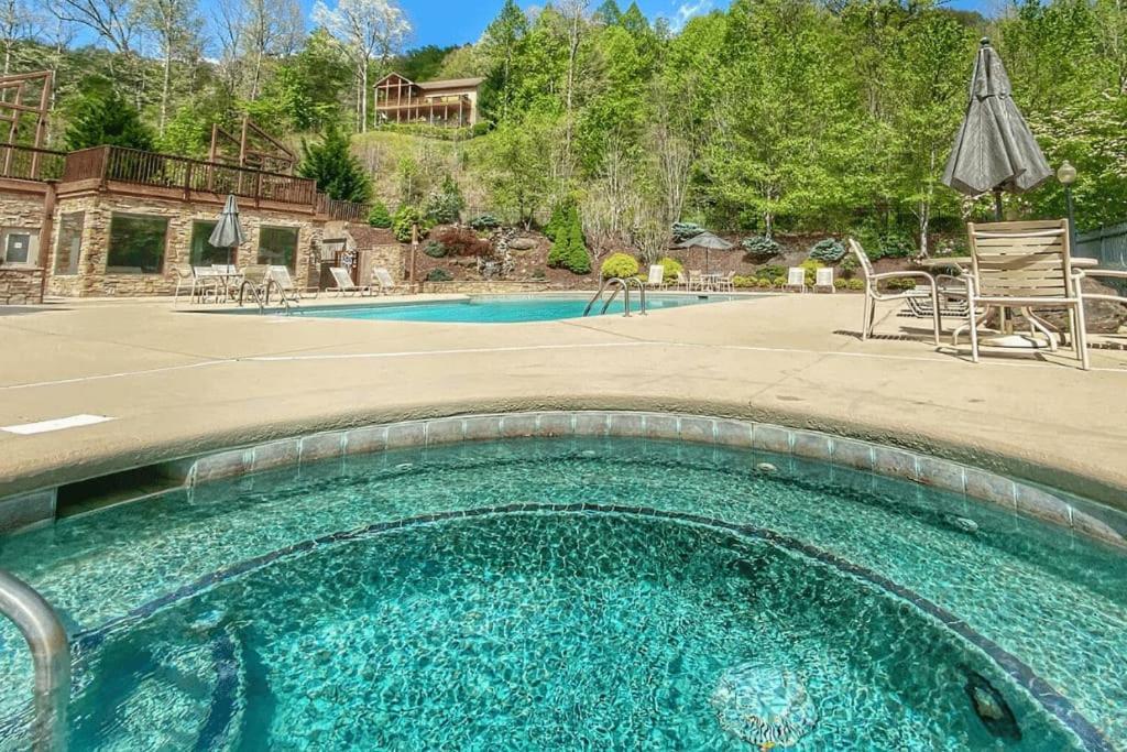 Condo With Stunning Mountain And 6Th Green Views Near Harrahs Cherokee Bryson City Whittier ภายนอก รูปภาพ